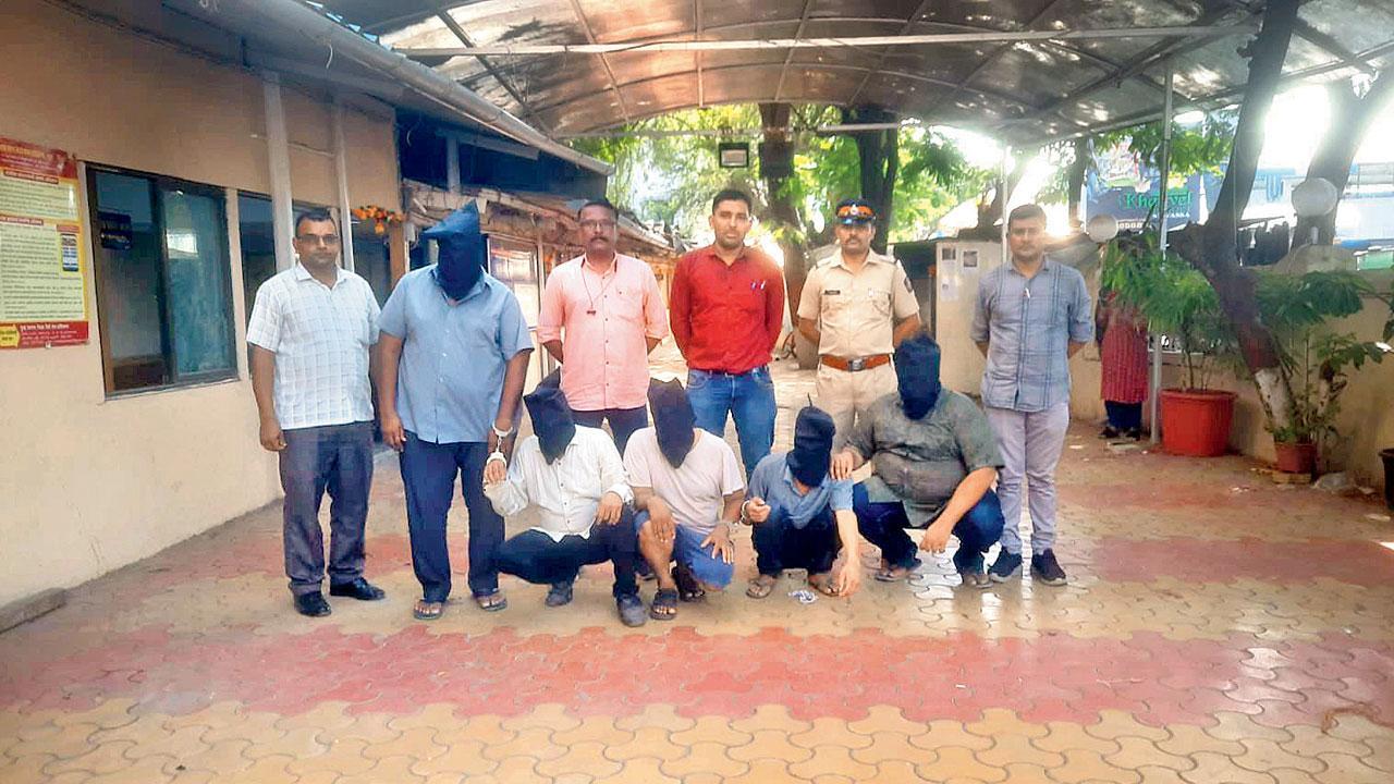 આરોપીઓ સાથે પોલીસની ટીમ