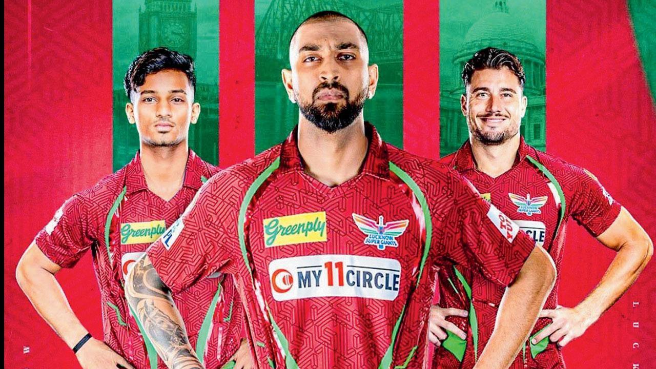 લખનઉ ગ્રીન-મરૂન જર્સીમાં