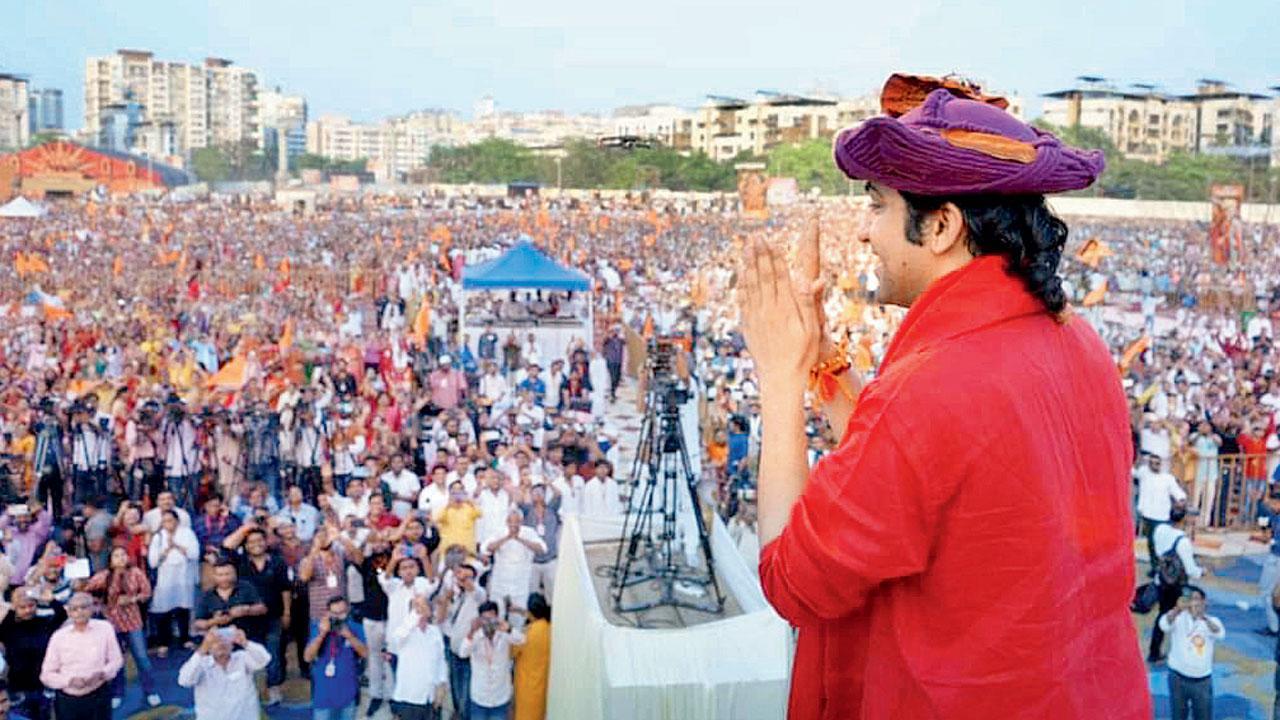 ધીરેન્દ્ર શાસ્ત્રીના દરબારની ફાઇલ તસવીર