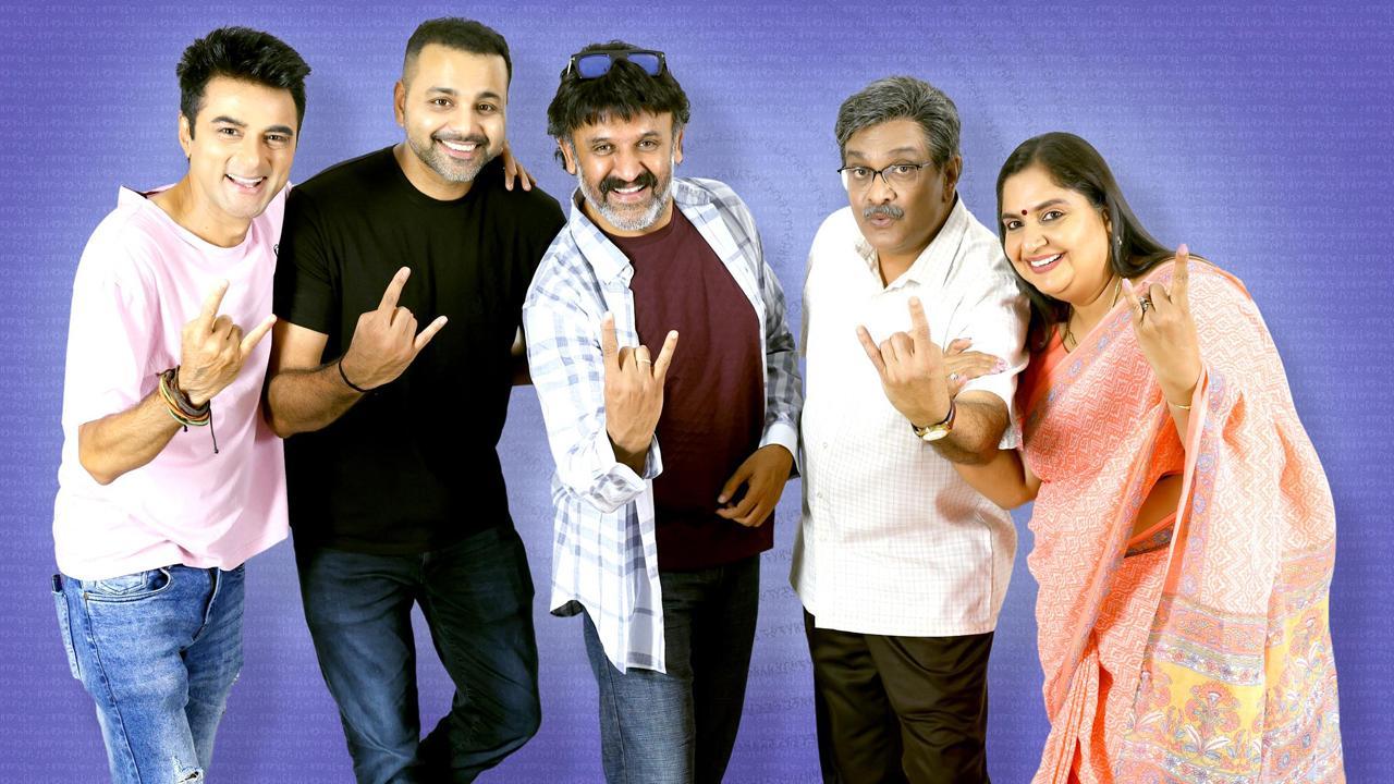 ડાબેથી: કમલેશ ઓઝા, ઈશાન રાંદેરિયા, રશ્મિન મજીઠિયા, સિદ્ધાર્થ રાંદેરિયા અને વંદના પાઠક.