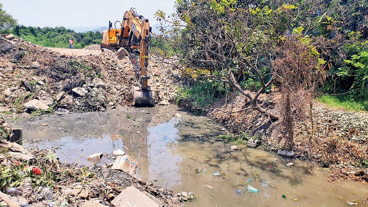 નાગલા બંદર પાસે આવેલ નાળું