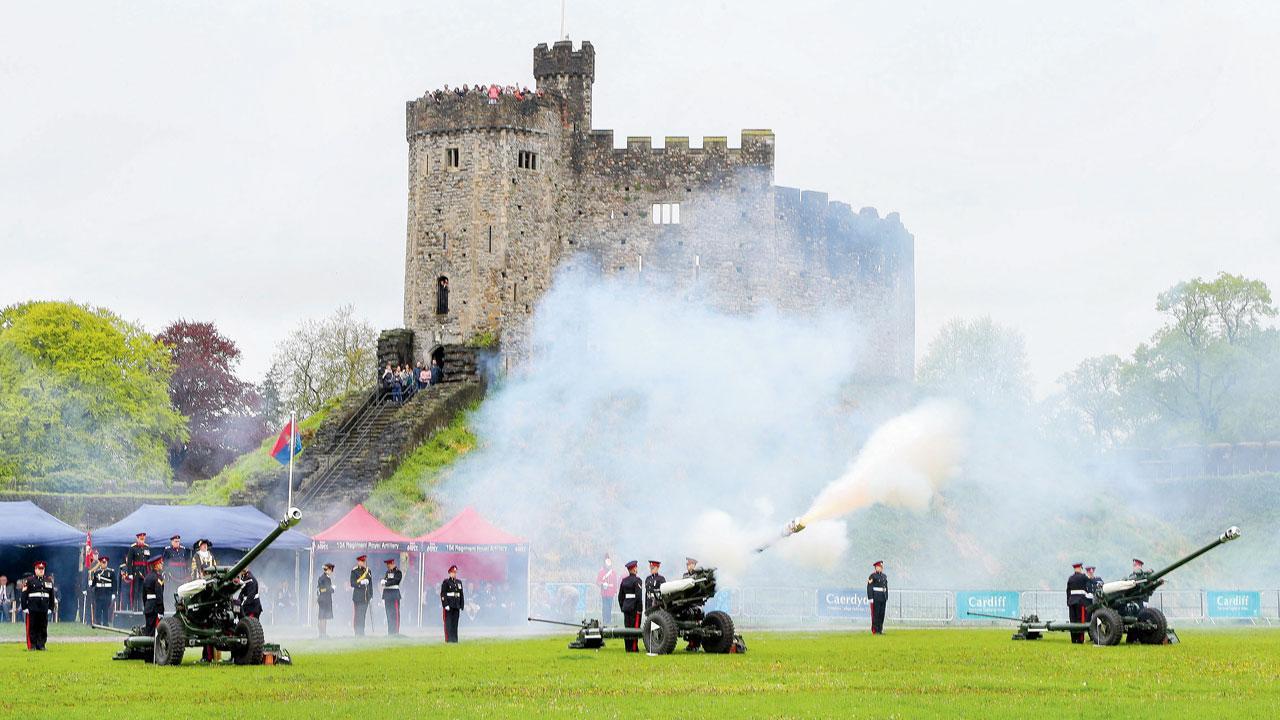 રાજ્યાભિષેક સેરેમની બાદ ૨૧ તોપોની સલામી આપવામાં આવી હતી