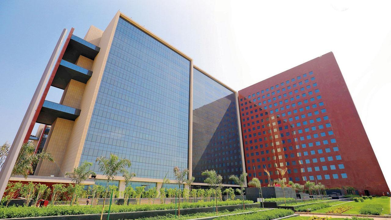 સુરત ડાયમન્ડ બુર્સનું આલીશન કૉમ્પ્લેક્સ