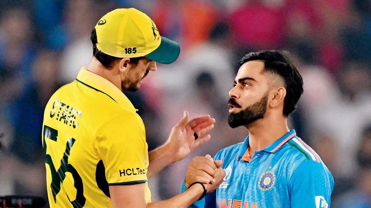 ગઈ કાલે ભારતની હાર પછી સ્ટાર્ક સાથે વિરાટ (તસવીર : એ.એફ.પી.)