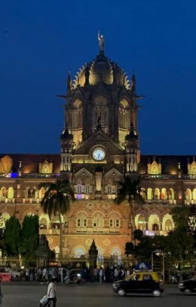Diwali 2023: રોશનીથી ઝગમગ થયું CSMT