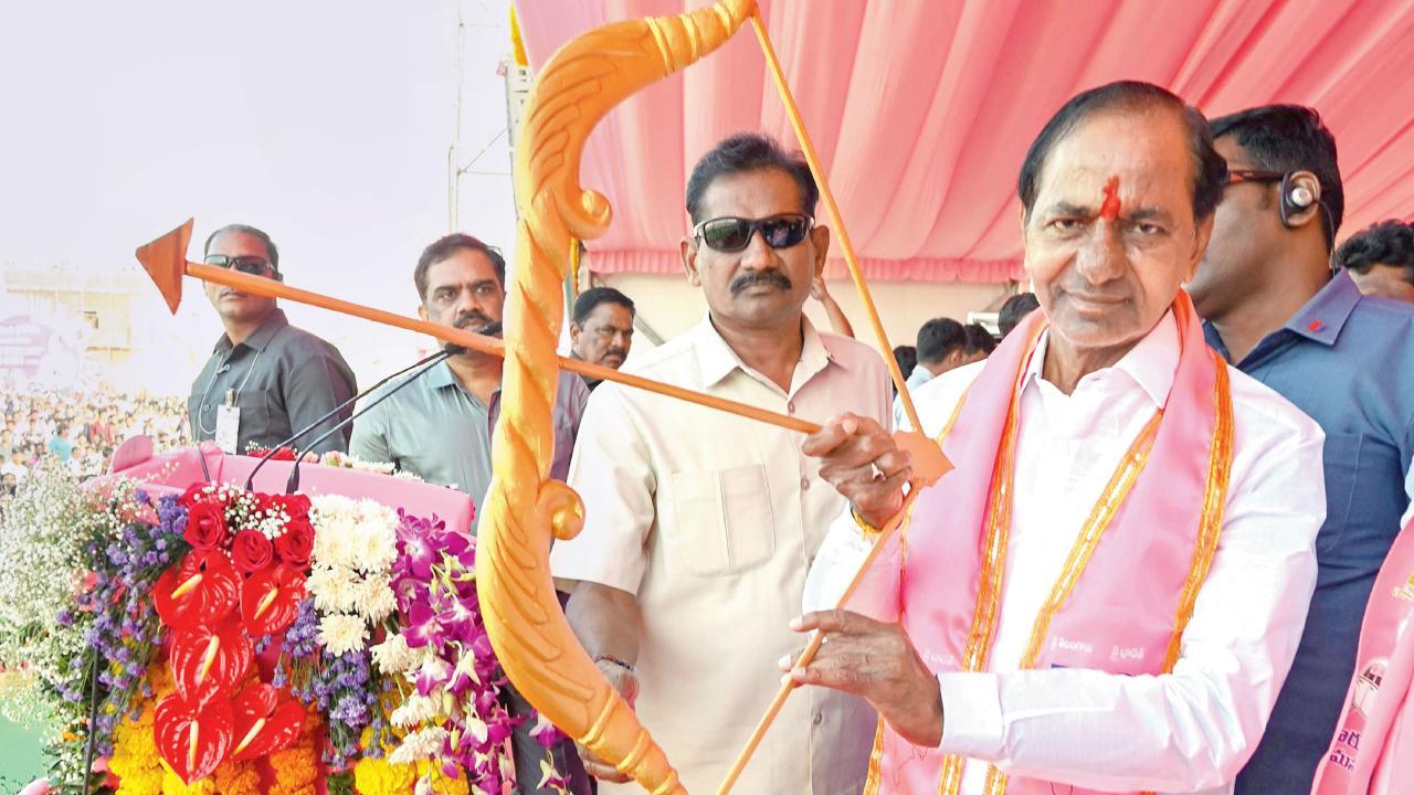 તેલંગણમાં વિધાનસભાની ચૂંટણી પહેલાં ગઈ કાલે ગજવેલમાં એક સભામાં રાજ્યના મુખ્ય પ્રધાન કે. ચન્દ્રશેખર રાવ. 