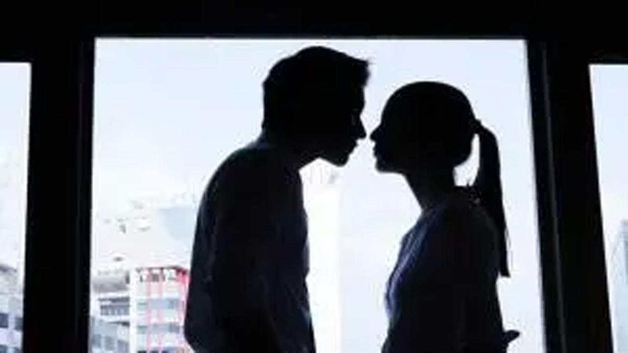 કિસની પ્રતીકાત્મક તસવીર