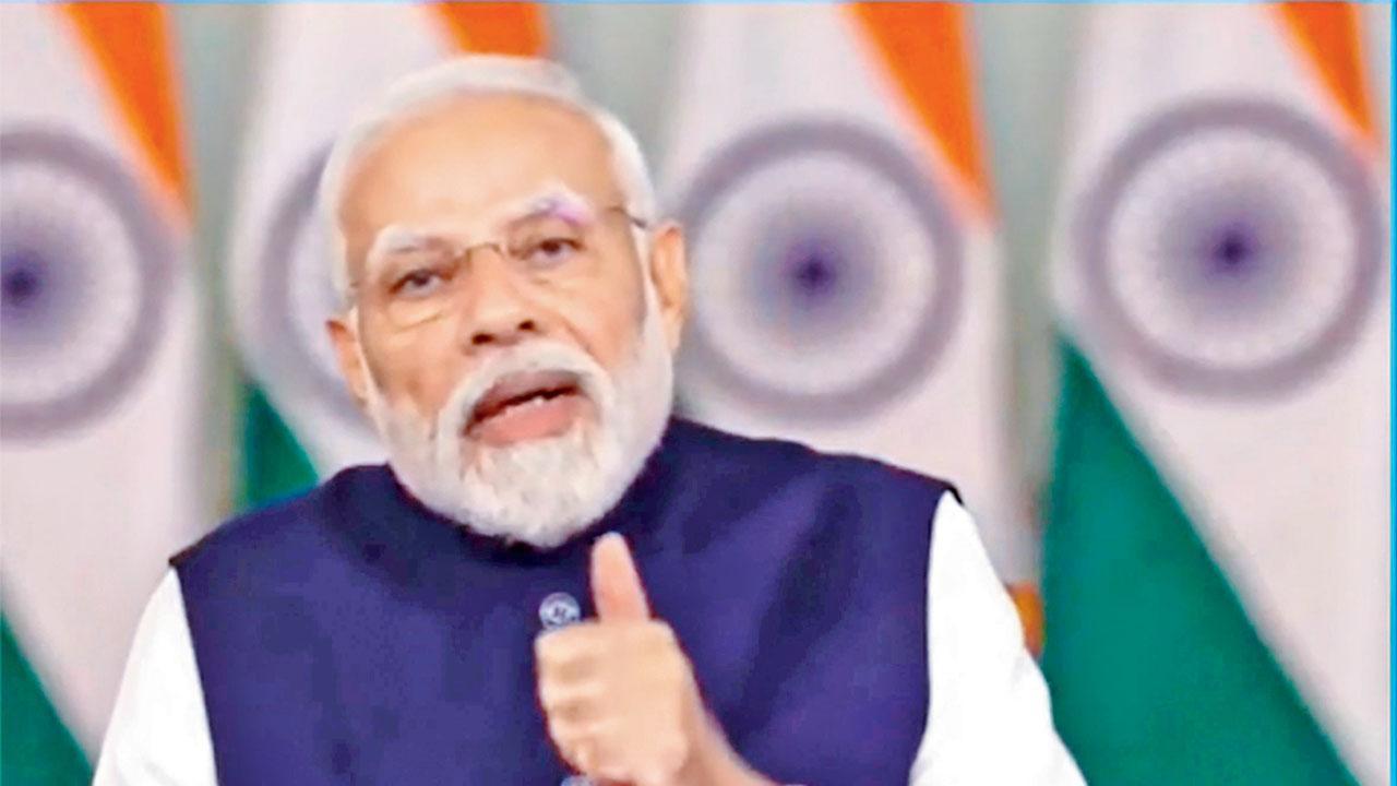 નવી દિલ્હીમાં ગઈ કાલે G20 વર્ચ્યુઅલ સમિટને સંબોધી રહેલા વડા પ્રધાન નરેન્દ્ર મોદી (તસવીર : પી.ટી.આઇ.)