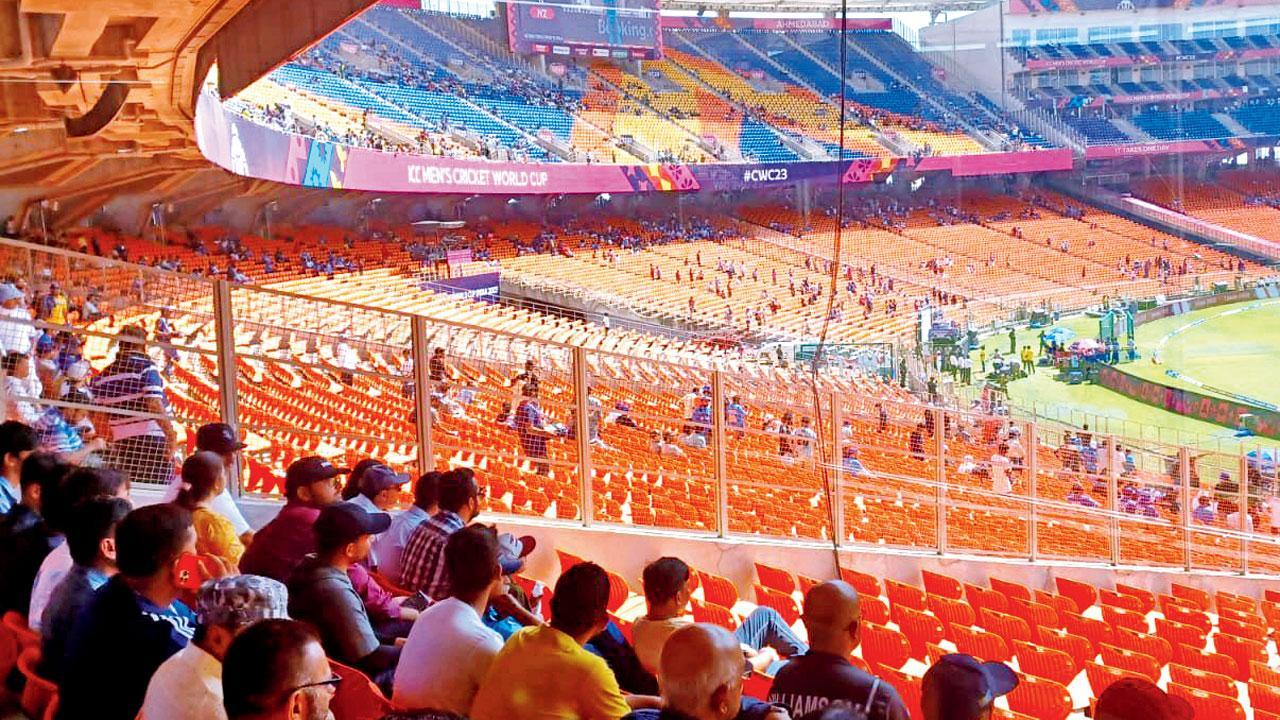 ગુરુવારે અમદાવાદમાં રમાયેલી મૅચ દરમ્યાન ખાલી સ્ટેડિયમ.