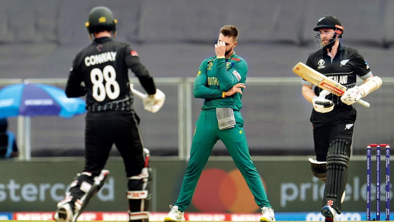 ગઈ કાલે સાઉથ આફ્રિકાના માર્કરમના બૉલમાં કિવી બૅટરનો કૅચ છૂટ્યો હતો