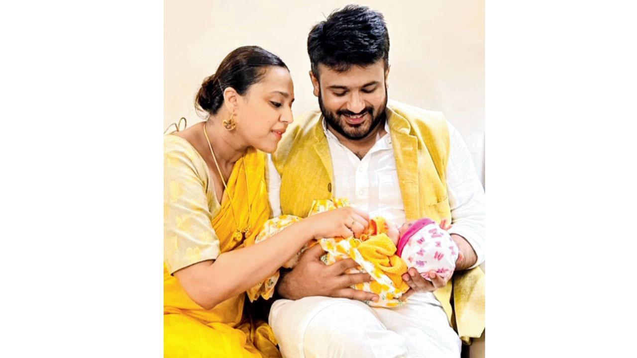 છઠની વિધિમાં દીકરી માટે ગીત ગાયું સ્વરાએ