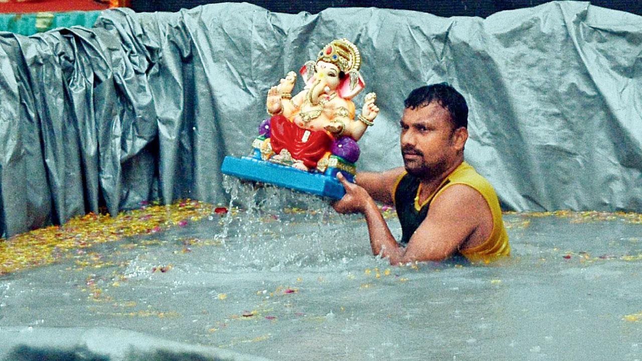 ૭૬,૭૦૯ મુંબઈગરાઓએ કર્યું કૃ​ત્રિમ તળાવોમાં ગણેશ-વિર્સજન 