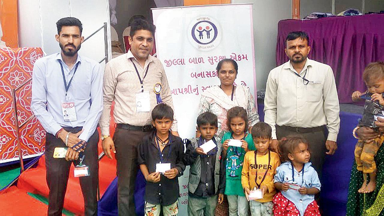 અંબાજીના મેળામાં વિખૂટાં પડેલાં બાળકોનું વાલીઓ સાથે મિલન.