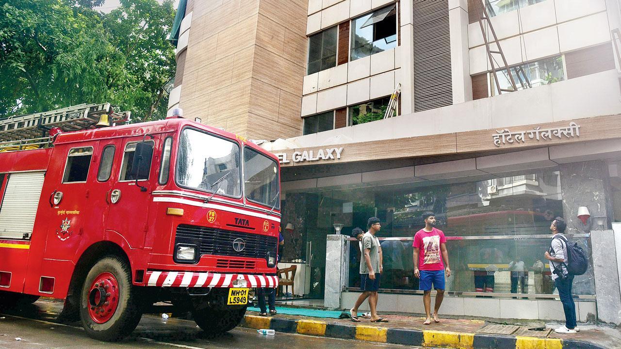 ત્રણ જણનો ભોગ લેનારી સાંતાક્રુઝની આગ માટે કોઈ જવાબદાર નથી?