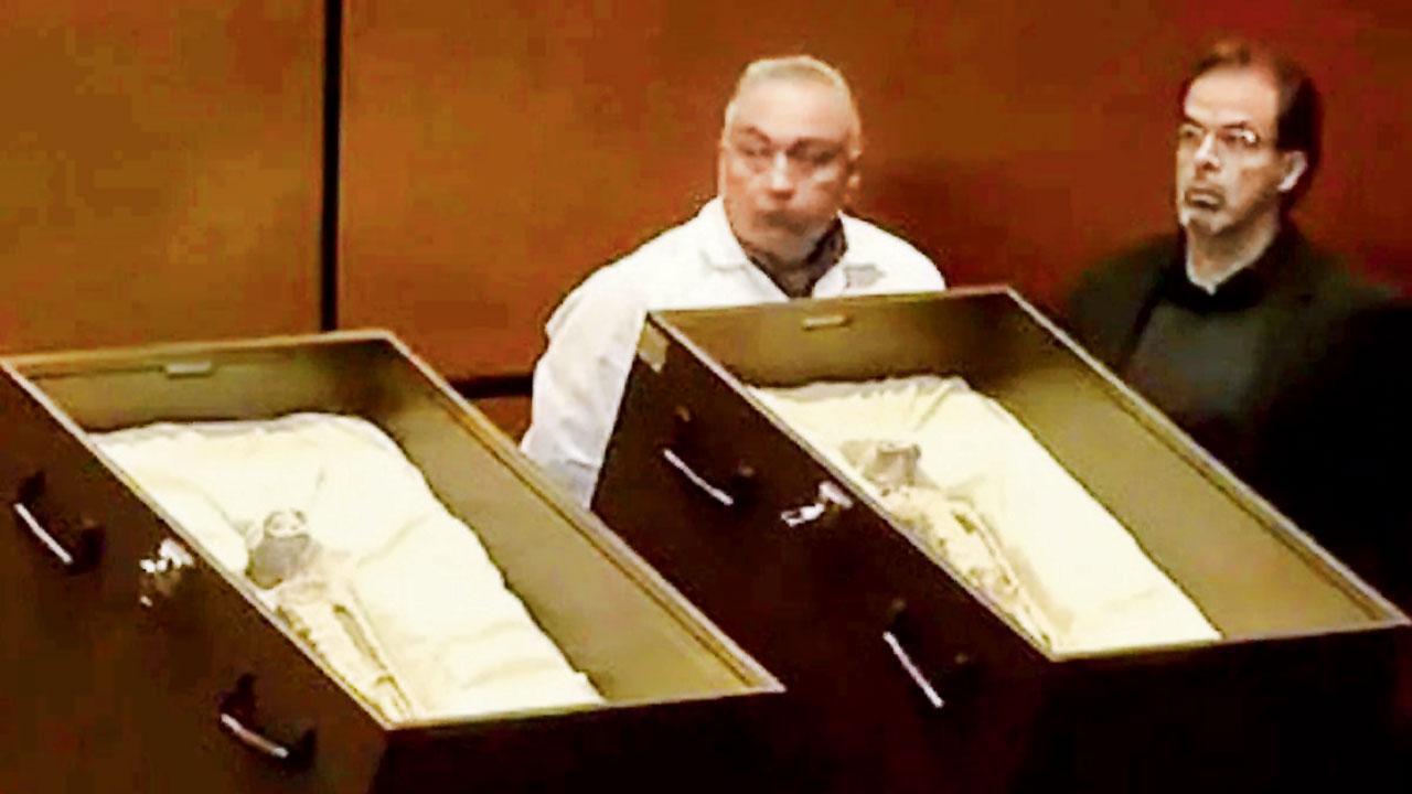 બે એલિયનની ડેડ-બૉડી