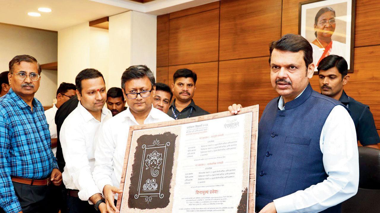 અમિત સાવંતે ડેપ્યુટી સીએમ દેવેન્દ્ર ફડણવીસને સ્પર્ધાનું ઑફિશ્યલ પોસ્ટર રજૂ કર્યું હતું