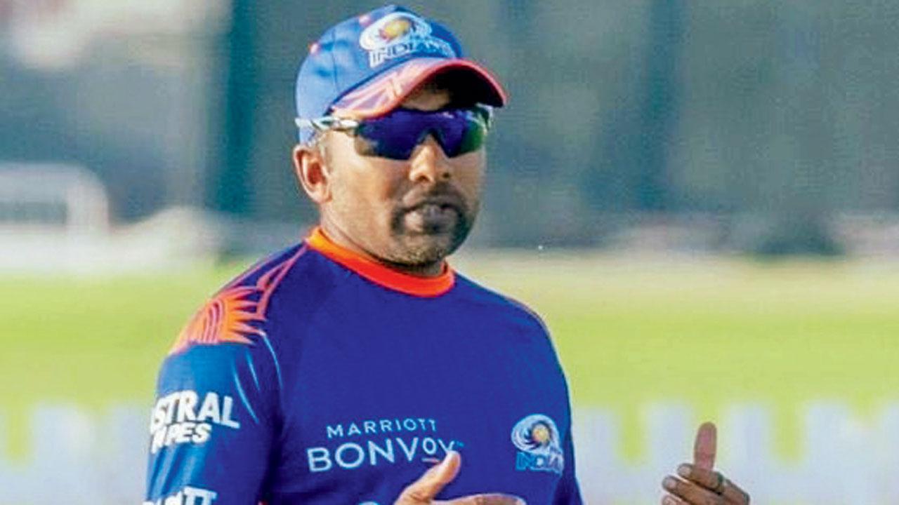 માહેલા જયવર્દને સૌથી પહેલાં ૨૦૧૭માં રિકી પૉન્ટિંગના સ્થાને મુંબઈ ઇન્ડિયન્સનો કોચ બન્યો હતો