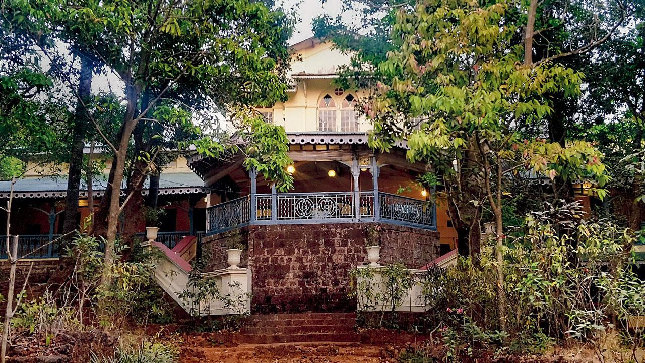 બે સીડી ધરાવતું મુખ્ય મકાન - ડ્યુન બાર હાઉસ (વરંડા ઇન ધ ફૉરેસ્ટ)