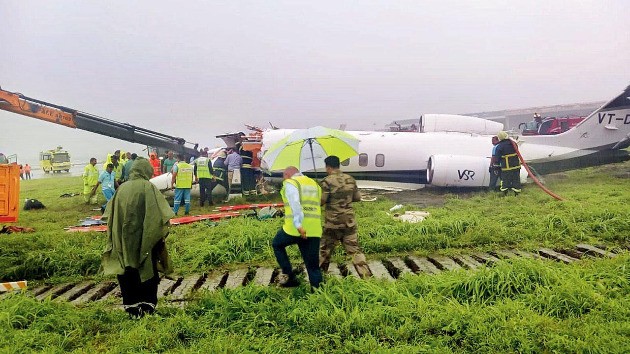 ક્રૂ મેમ્બર સહિત કુલ આઠ જણ ઘાયલ થયા હતા