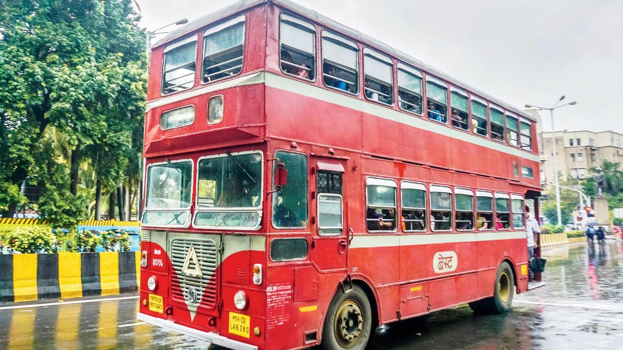૧૯૩૭માં મુંબઈમાં ડબલ-ડેકર બસની શરૂઆત થઈ હતી