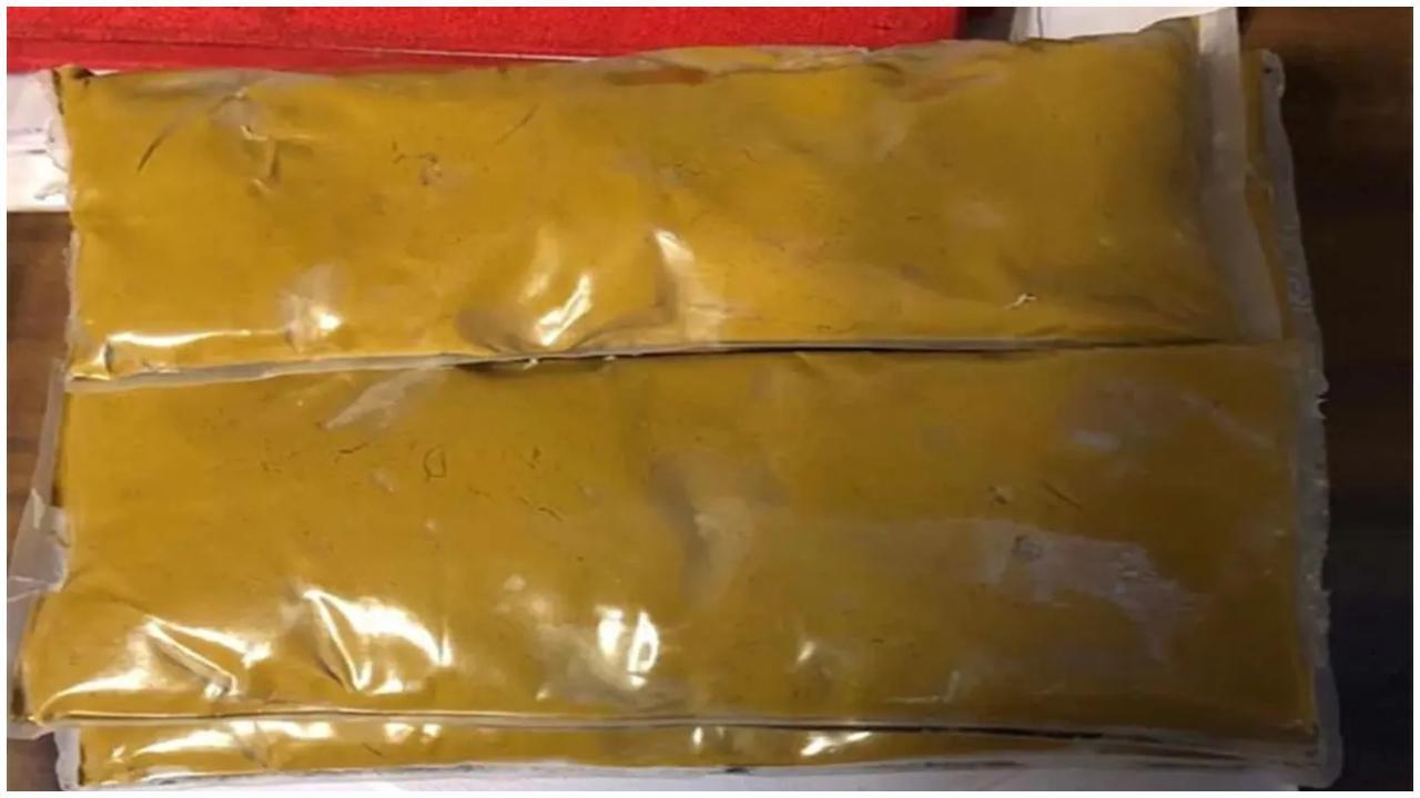 મુંબઈ એરપોર્ટ પર સોનાની ડસ્ટ જપ્ત. ફોટો/ANI