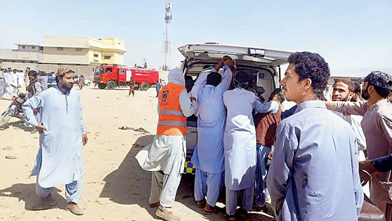 પાકિસ્તાનમાં મસ્જિદ પાસે બ્લાસ્ટમાં પંચાવનનાં મોત 