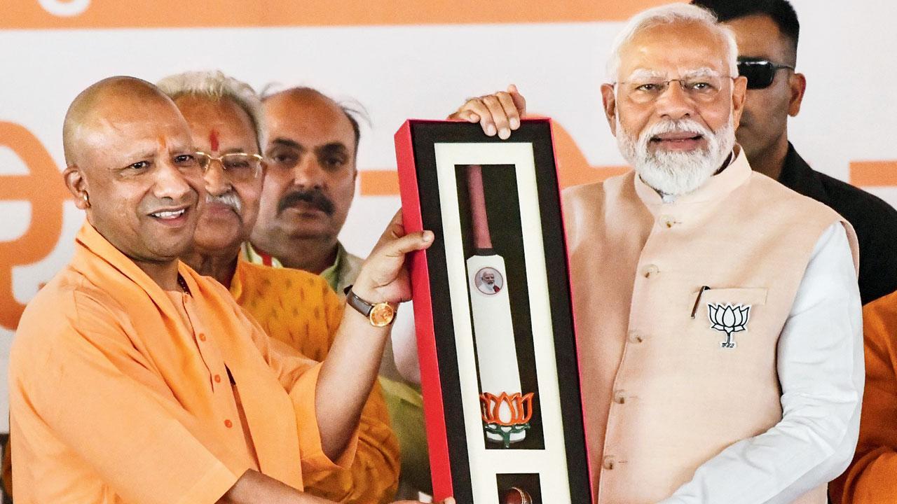 યોગી આદિત્યનાથ, નરેન્દ્ર મોદી 