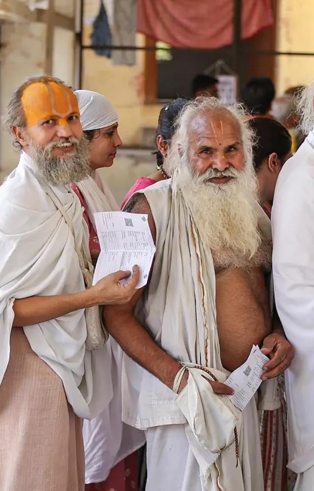 ચૂંટણી અધિકારીઓએ જણાવ્યું હતું કે, બપોરે ૧ વાગ્યા સુધી સૌથી વધુ મતદાન 54.47 ટકા ત્રિપુરામાં નોંધાયું હતું. જ્યારે સૌથી ઓછું મતદાન મહારાષ્ટ્રમાં 31.77 ટકા હતું.