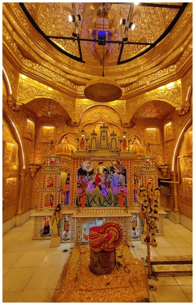 શ્રાવણ મહિનો શરૂ થઈ ગયો છે ત્યારે બાબુલનાથ મંદિરમાં વિશિષ્ટ ‘ઘી પૂજા’ કરીને બાબુલનાથ દેવની ભક્તિમાં ભક્તો લીન છે