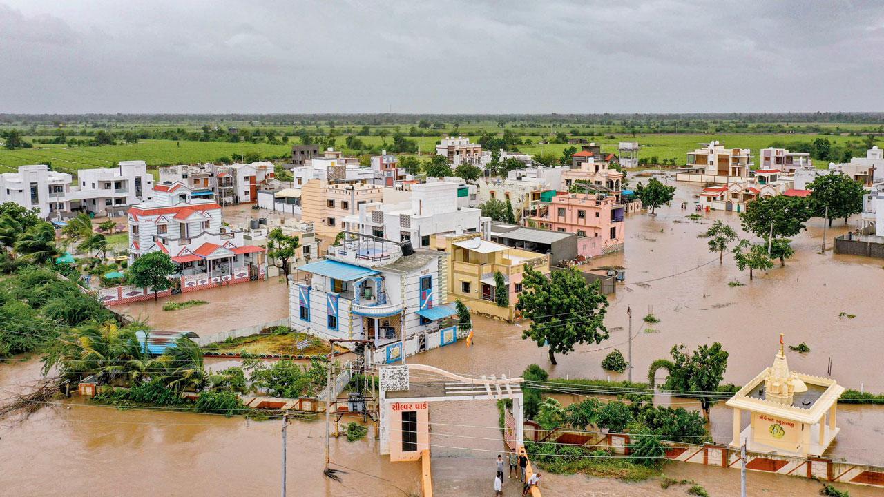 ગઈ કાલે જળગ્રસ્ત થયેલું કચ્છનું કોઠારા ગામ.