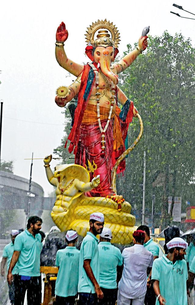 સાર્વજનિક મંડળોએ તડામાર તૈયારીઓ શરૂ કરી દીધી છે.