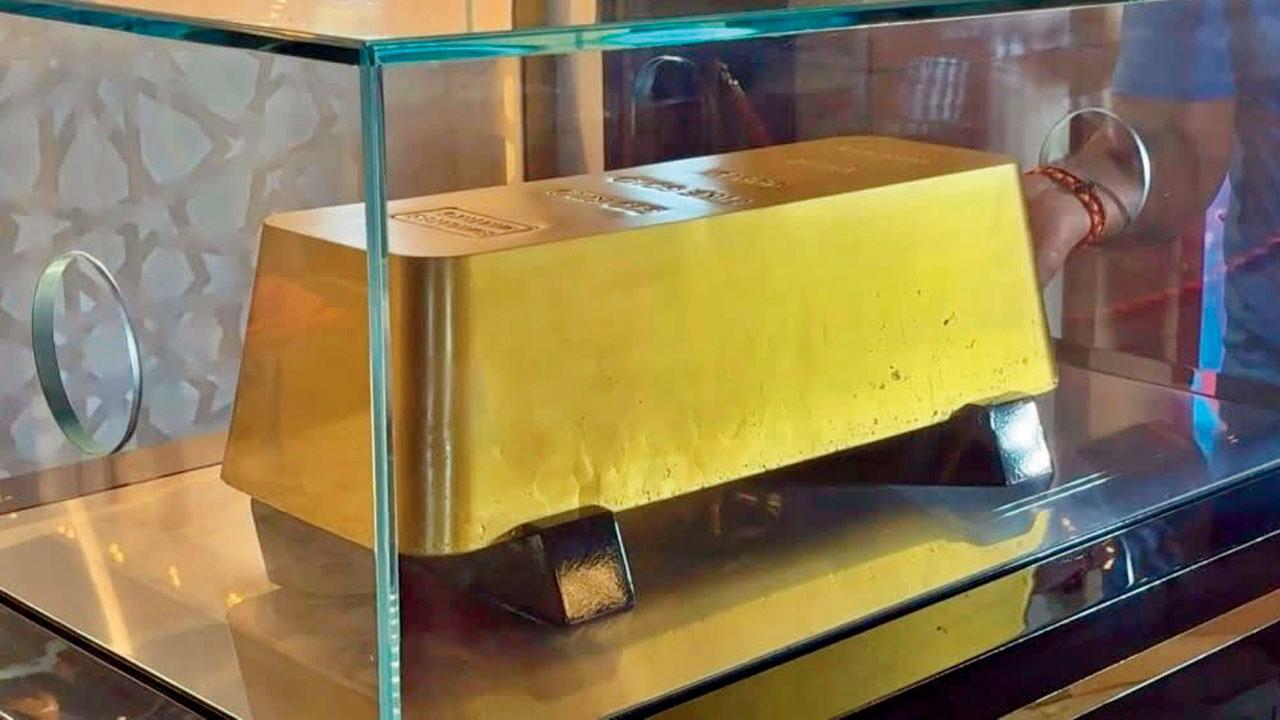 રેકૉર્ડ-બ્રેકિંગ ગોલ્ડ બાર ૩૦૦.૧૨ કિલોનો