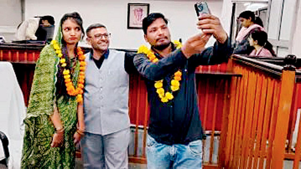 પાયલ નામની મહિલાના મહેન્દ્ર નામના યુવક 