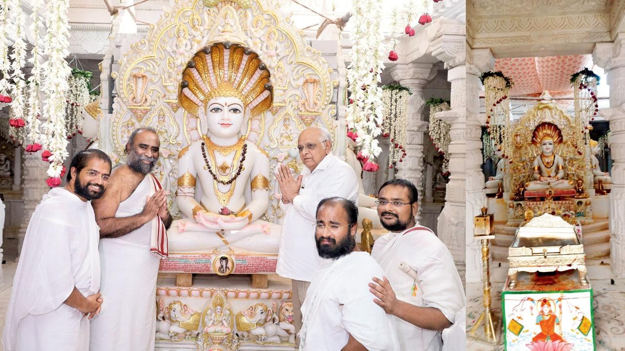 ગુજરાતના મુખ્ય પ્રધાન ભૂપેન્દ્ર પટેલે દેરાસરની મુલાકાત લઈને દર્શન કર્યાં હતાં એ સમયે આચાર્ય કુલચંદ્રસૂરીશ્વરજી મહારાજસાહેબ તેમ જ અન્ય મહારાજસાહેબ, નકશીકામ કરેલા થાંભલાઓની વચ્ચે પરમાત્માઓની મૂર્તિ.