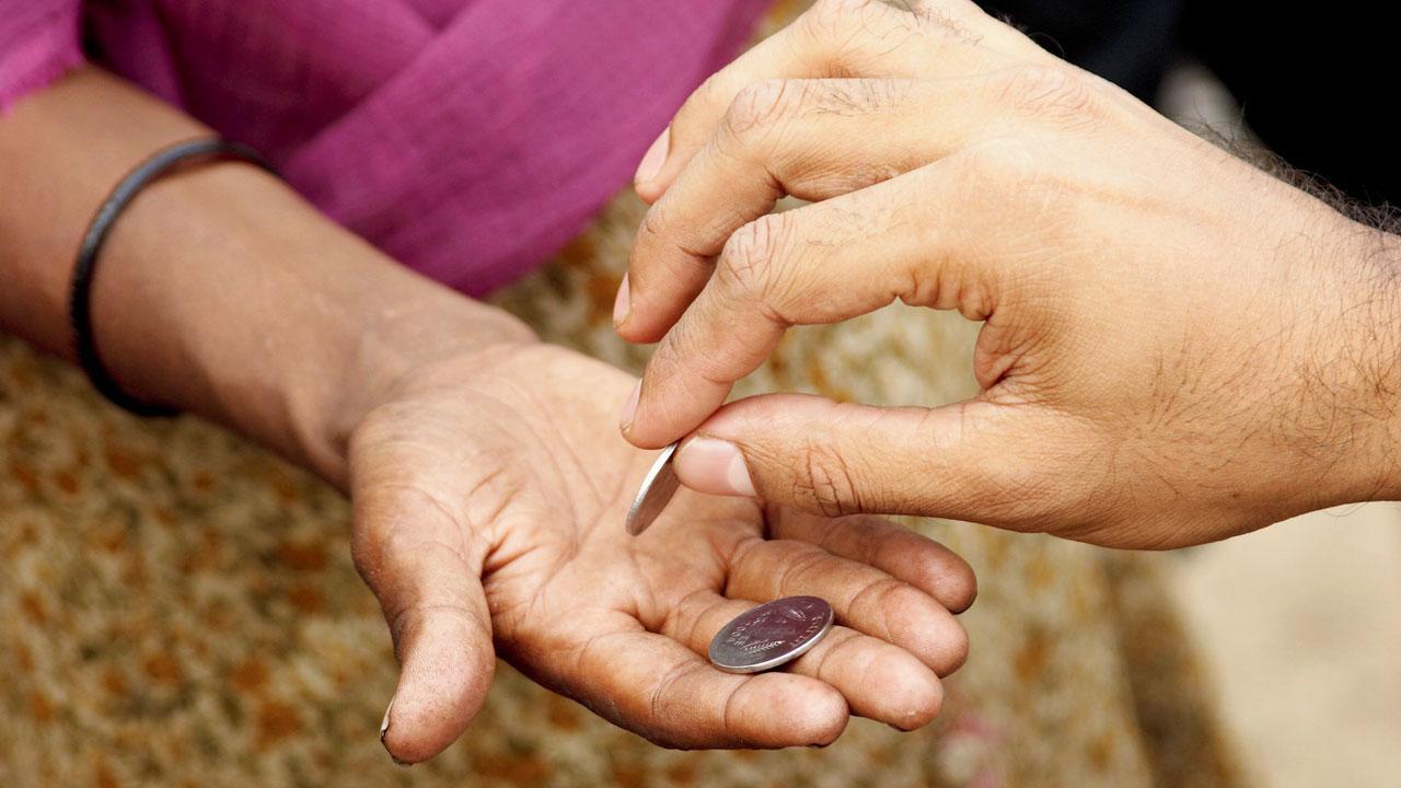ઇન્દોરમાં ભીખ આપવા પર કેસ થશે.