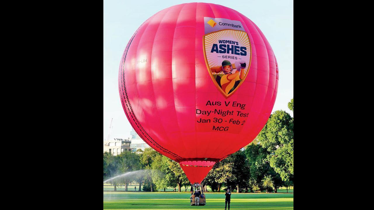 ઐતિહાસિક વિમેન્સ ટેસ્ટ-મૅચના કાઉન્ટડાઉનના ભાગરૂપે બલૂન
