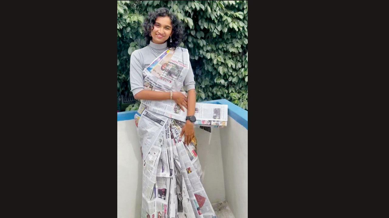 પાર્વતી નામની એક આર્ટ ઍન્ડ ક્રાફ્ટ એક્સપર્ટ મહિલાએ સોશ્યલ મીડિયા પર ન્યુઝપેપરની સાડી બનાવી