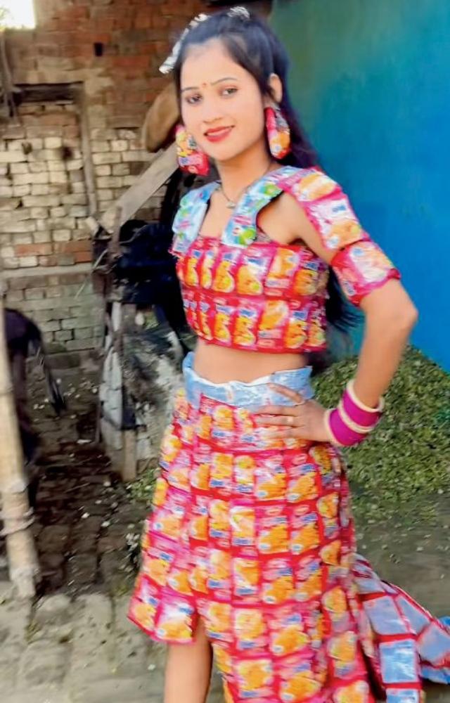 પહેલાં તે સાદા સલવાર-કમીઝમાં દેખાશે, પછી જે ચીજનો કૉસ્ચ્યુમ બનાવવાની હોય એનો ટોપલો ભરશે, પછી તે એ ચીજમાંથી બનાવેલા ક્રીએટિવ કૉસ્ચ્યુમ્સ પહેરીને દેખાશે.