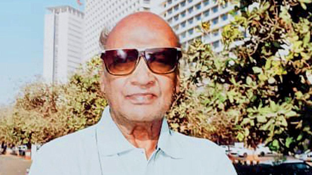 ડોમ્બિવલી રેલવે પોલીસ આ વ્યક્તિના પરિવારને શોધી રહી છે.