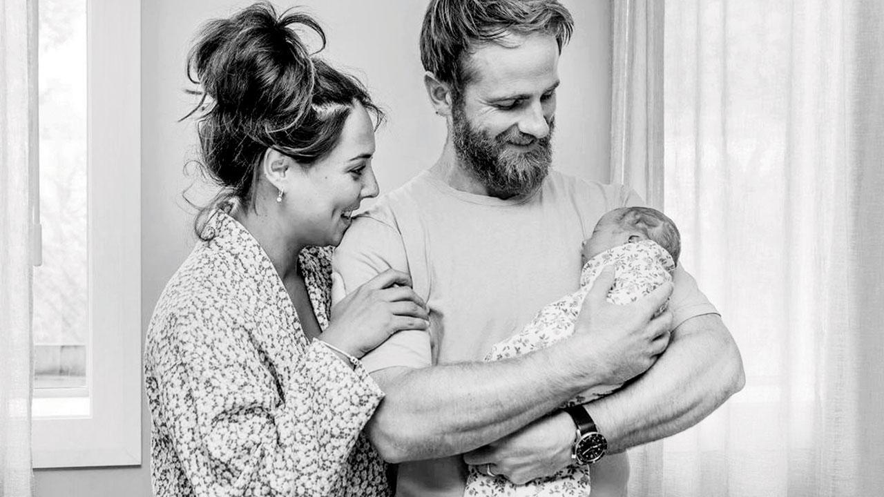 કેન વિલિયમસન તેમની પત્ની અને દીકરી જોડે