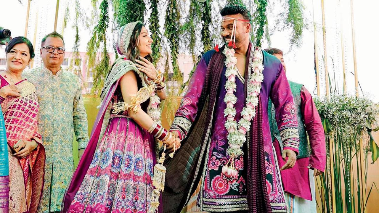 દિવ્યા અગરવાલ, અપૂર્વ પડગાંવકર