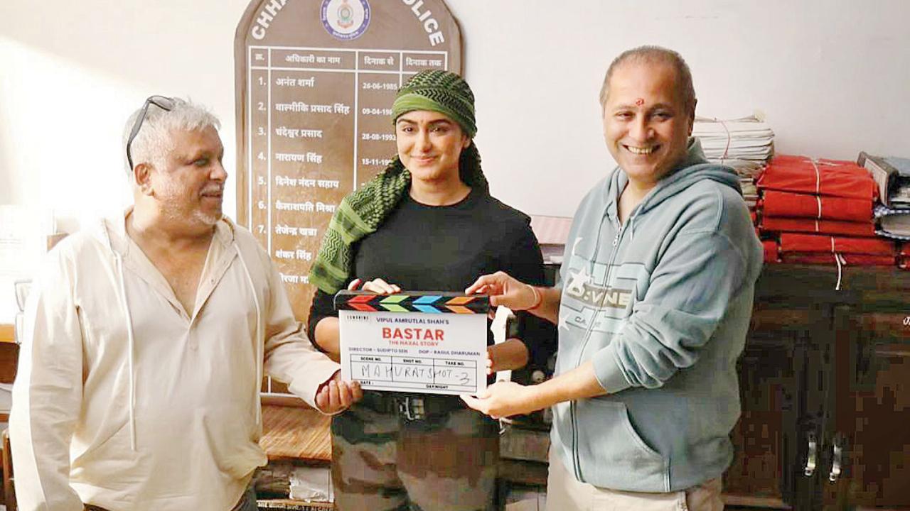 બસ્તર : ધ નક્સલ સ્ટોરી ફિલ્મ ની ટીમ