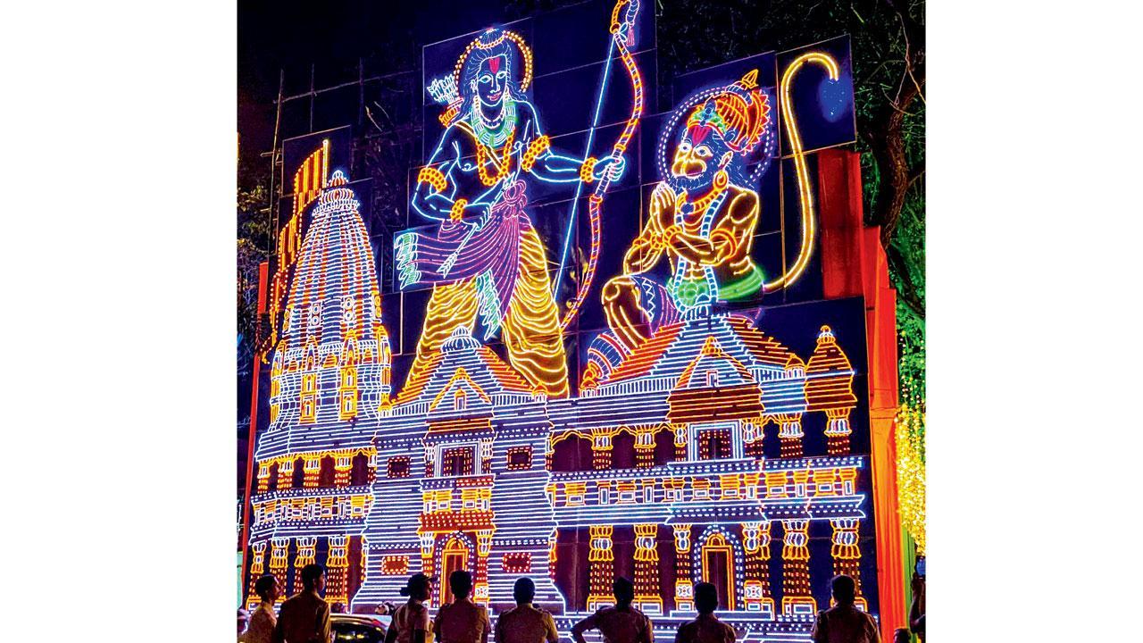 ફડણવીસે ગિરગામ ચોપાટી ખાતે સ્વરાજ ભૂમિ તથા લાઇટ ઍન્ડ સાઉન્ડ શોનું કર્યું ઉદ્ઘાટન