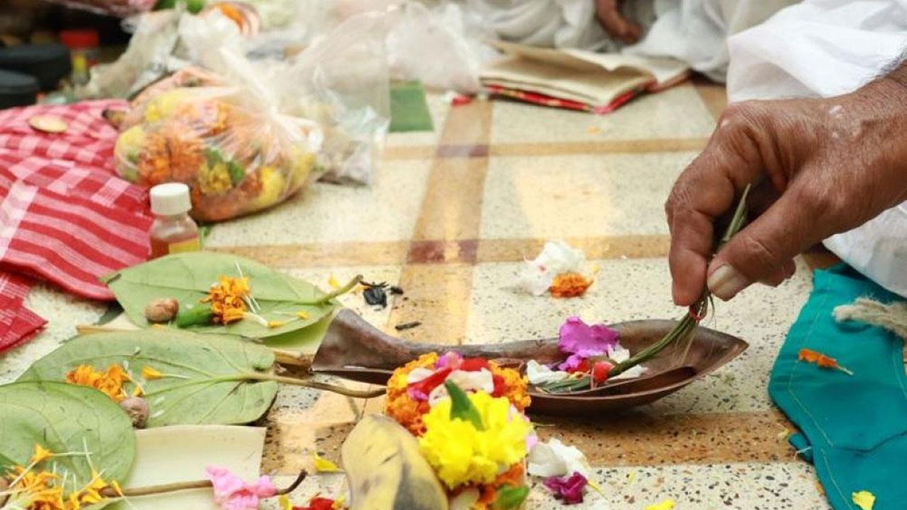 પિતૃતર્પણ માટેની પ્રતીકાત્મક તસવીર