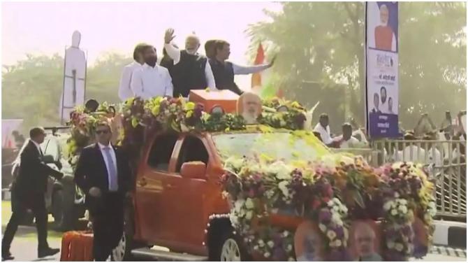 નાસિકમાં પીએમ મોદીનો રોડ શૉ