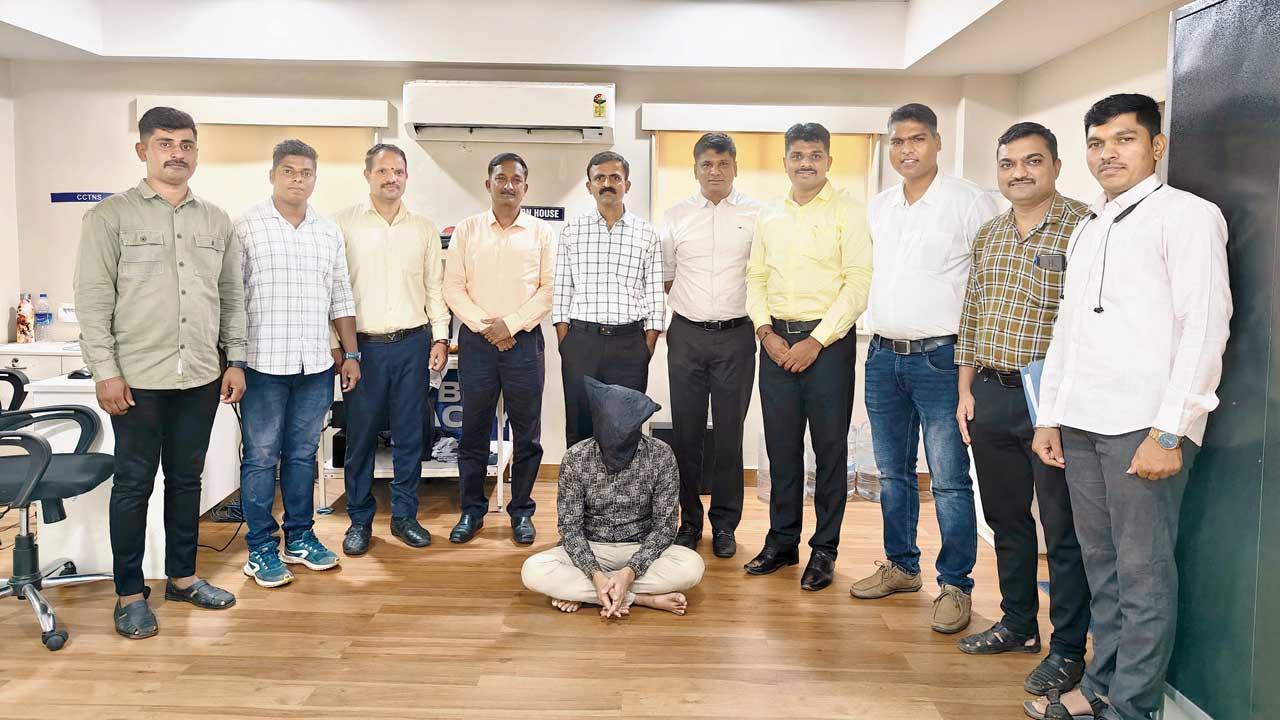 નવી મુંબઈની સાઇબર ટીમે કૌશિક ઇટાલિયાની ધરપકડ કરી હતી.