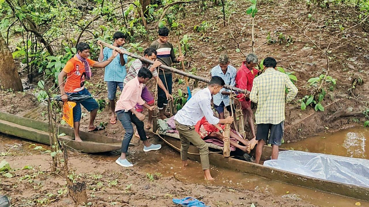 બૉટમાં દર્દીને લઇ જવાય છે