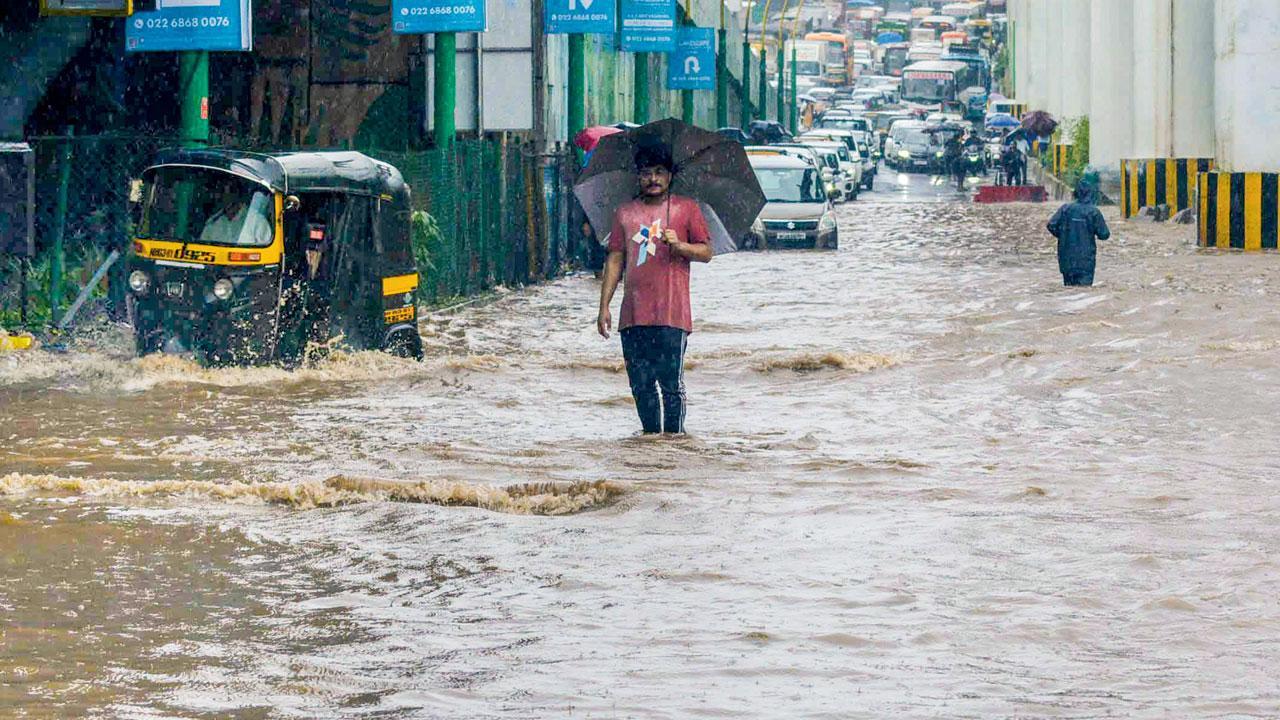 થાણે બન્યું જળબંબાકાર