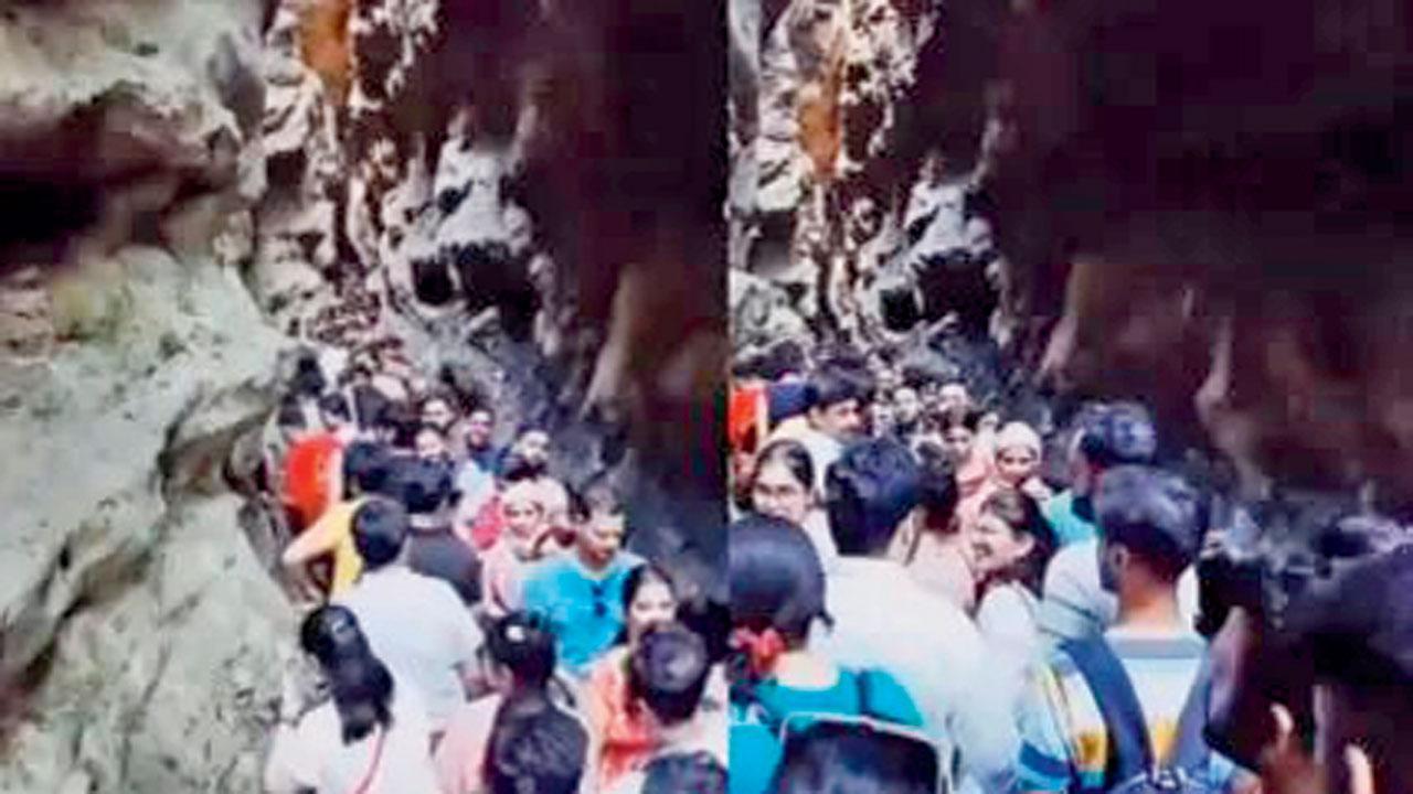 હિલ-સ્ટેશનો પર માનવમહેરામણ ઊમટ્યો હોય એવા વિડિયો પણ ખૂબ વાઇરલ થઈ રહ્યા છે