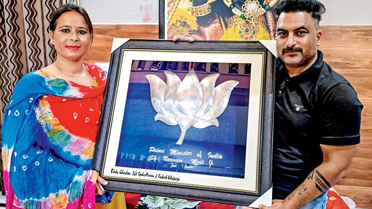 ૩ કિલો ચાંદી વાપરીને બનાવેલ કમળ